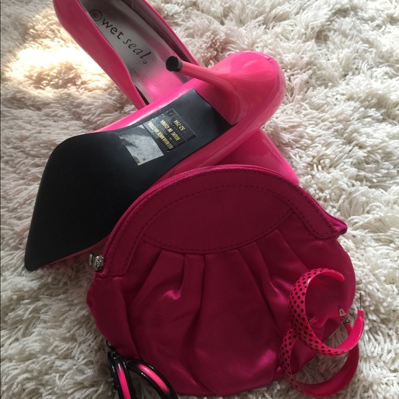 Pink bundle, heels, purse, earrings - Picture 2 of 2